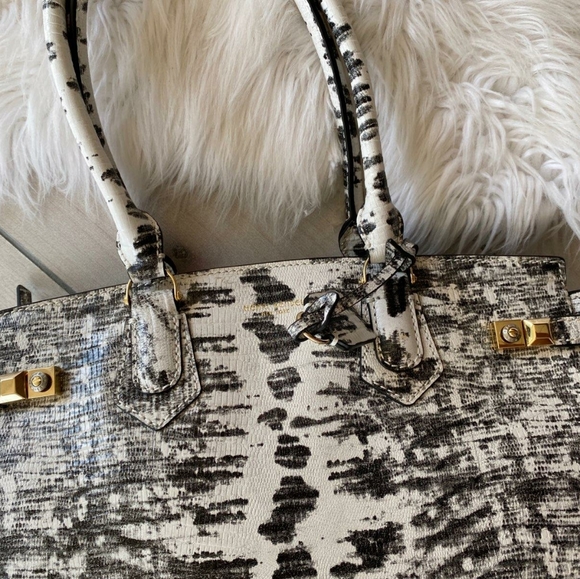 Henri Bendel Carlyle Tote and Matching Wallet Liza - Picture 2 of 11